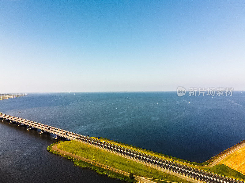 Ketelbrug A6高速公路上的无人机俯视图